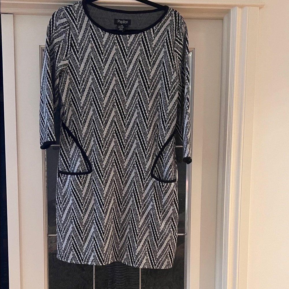 NWOT Papillon Chevron 3/4 Sleeve & Pockets Knit Sweater Dress Size Large